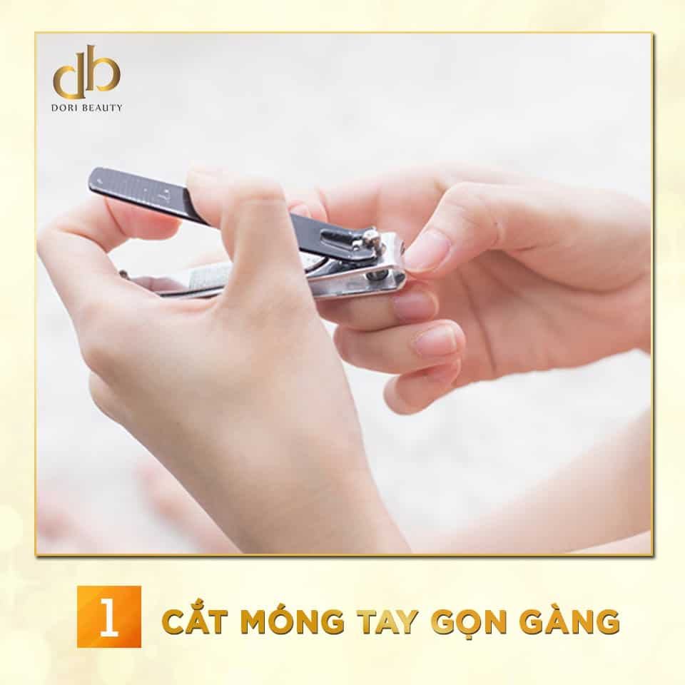 Cắt móng tay gọn gàng - bí quyết chăm sóc da bàn tay cho nhân viên spa