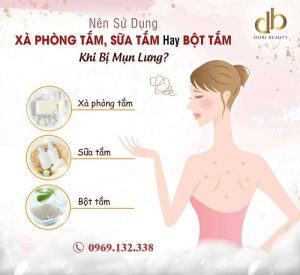 Nên điều trị mụn lưng bằng xà phòng, sữa tắm hay bột tắm
